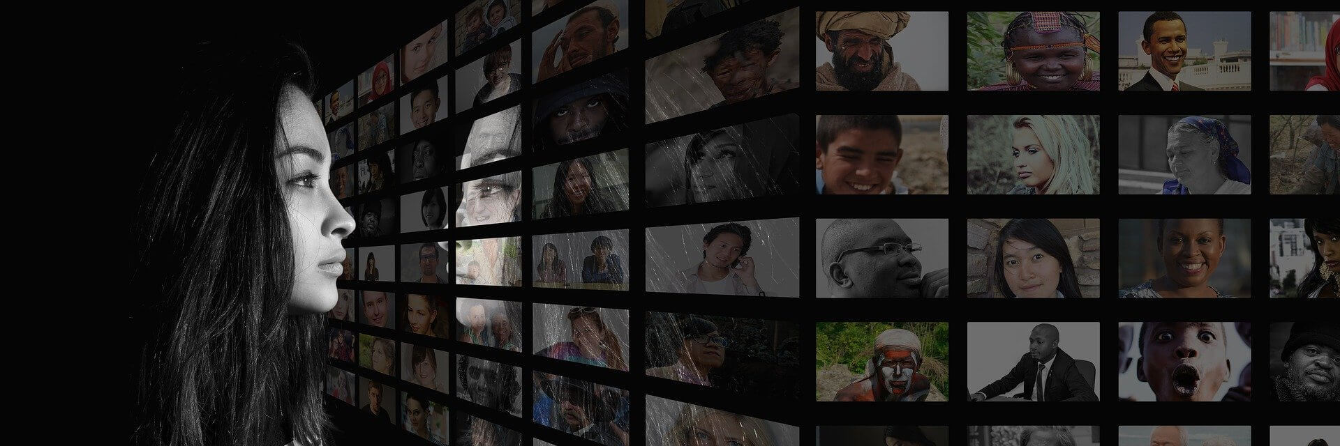 Visage d'une femme devant une mosaïque de pleins de personnes
